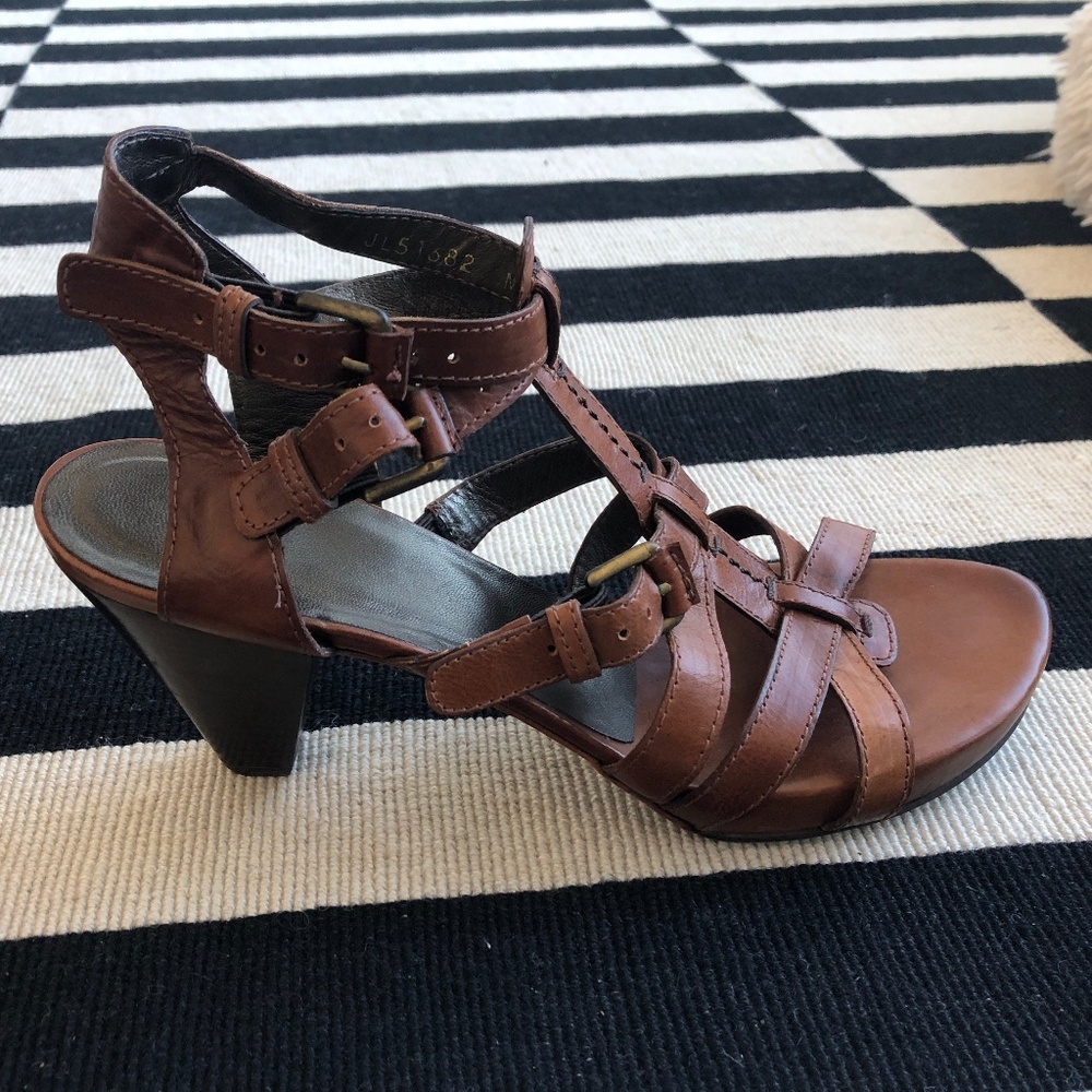 Stuart Weitzman STRAPPY SANDALS   9 1/2N